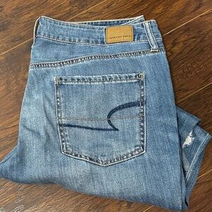 American Eagle Tom Girl light wash ripped jeans